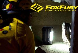 FoxFury Nomad® NOW - lekki, kompaktowy, to przenośny reflektor LED z uchwytem